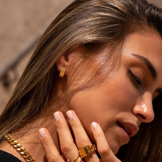 Pendientes Texturizados Chapados en Oro de 18K